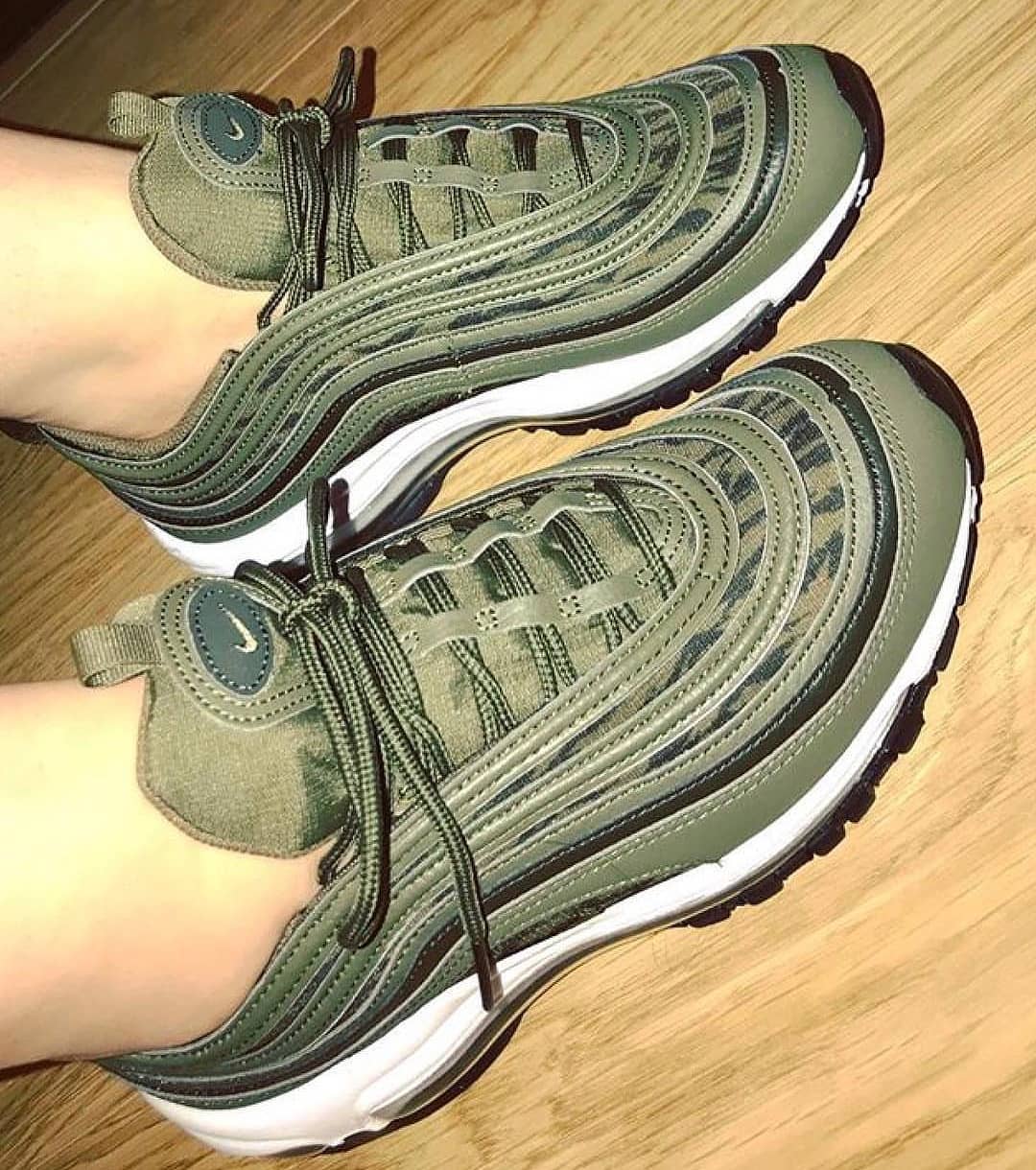 Chaussure Nike Air Max 97 Tiger Camo Vert Olive réfléchissante on feet