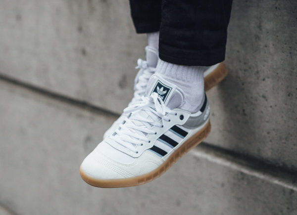 Chaussure Adidas Liga OG White Navy Clear Sky on feet réédition 2018