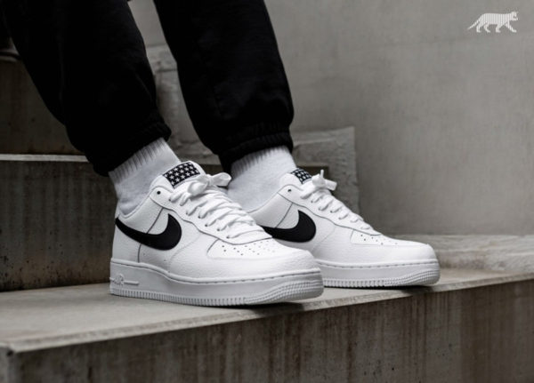 Chaussure Nike Air Force 1 07 Pivot 2018 (écusson étoilé) on feet