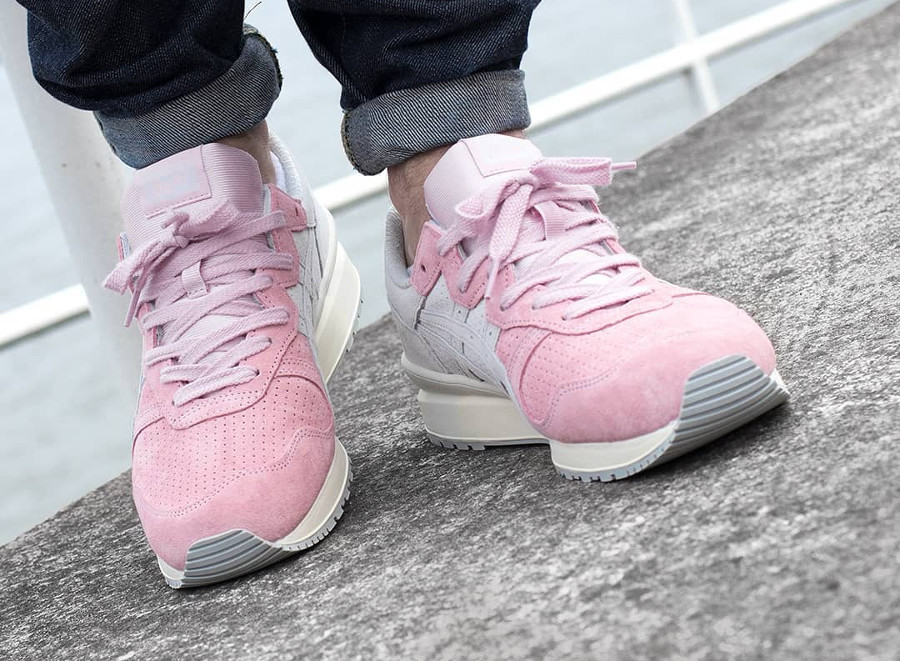 Chaussure Asics Onitsuka Tiger Ally Parfait Pink Vaporous Grey on feet