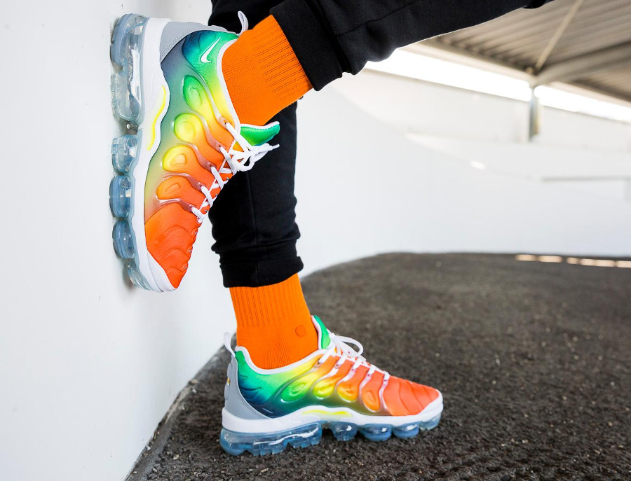 vapormax plus arc en ciel
