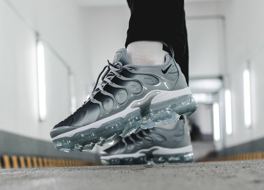 nike air vapormax plus gris
