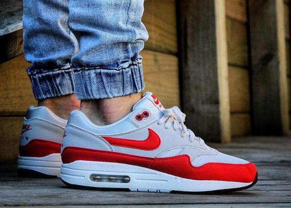 Chaussure Nike Air Max 1 femme Habanero Red Vast Grey on feet