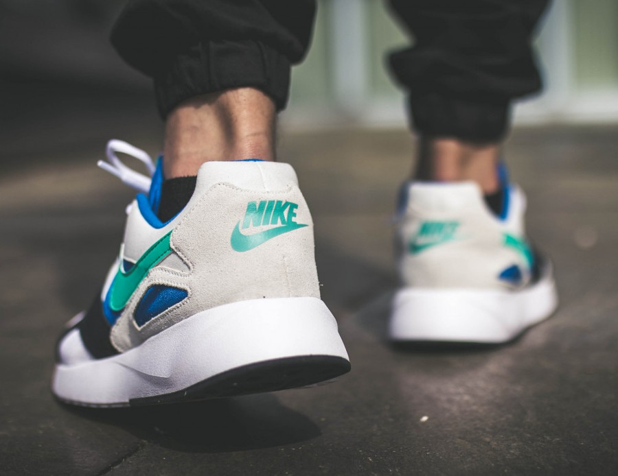Review Nike Pantheos White Kinetic Green Nebula Blue on feet