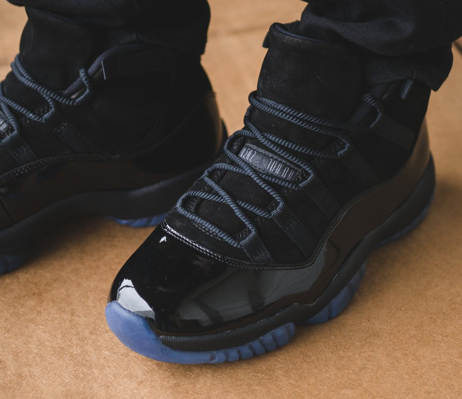Jordan 11 full black sale