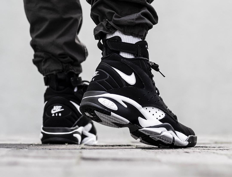 Descomponer Terminología Disparidad Review] Nike Air Maestro Pippen II 2 LTD 'Black/White' on feet