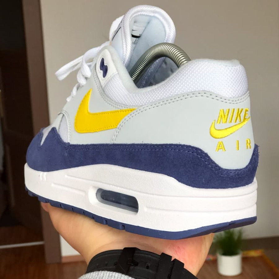 air max 1 blue recall on feet