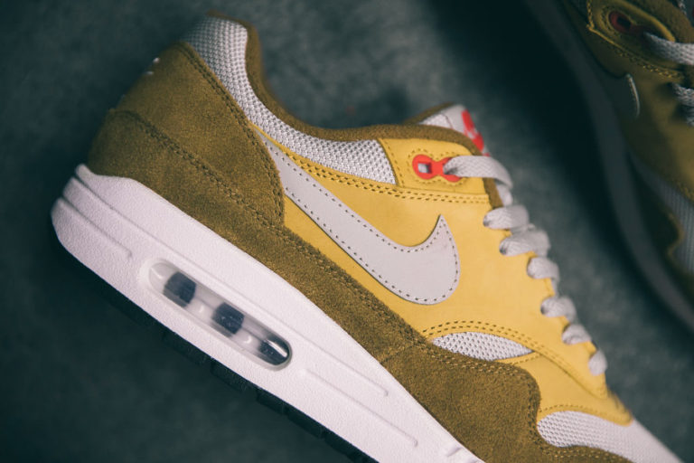 nike air max 1 green curry