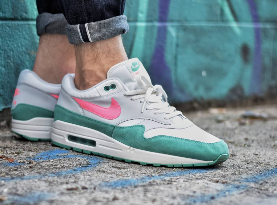 Chaussure Nike Air Max 1 Watermelon Sunset Pulse Kinetic Green on feet