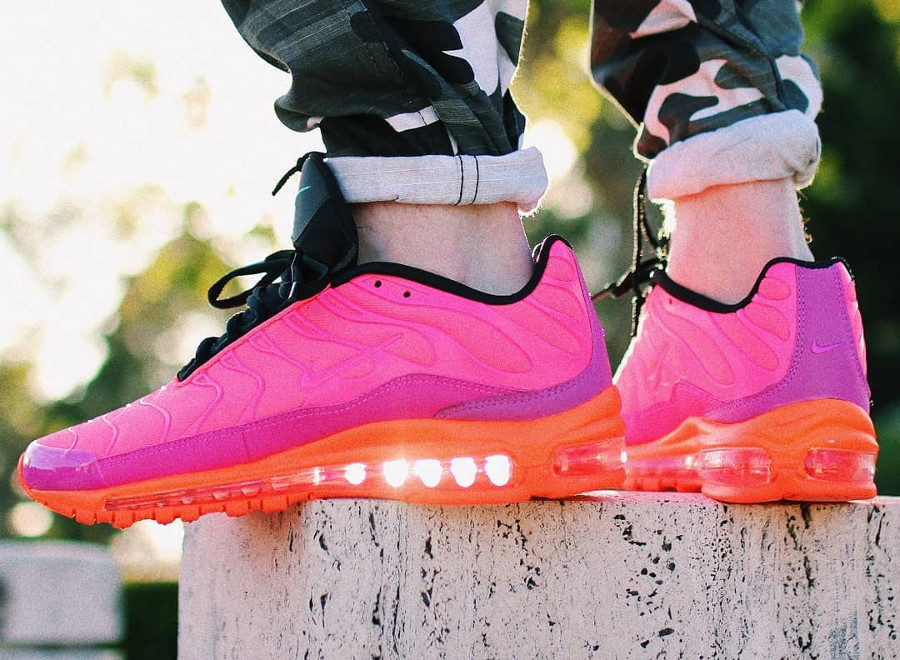 nike air max plus racer pink