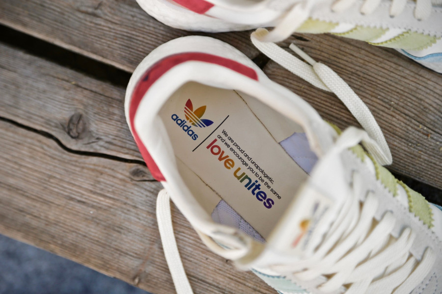chaussure-adidas-i-5923-runner-pride-cream-white-multicolore-better-together-B41984 (2)