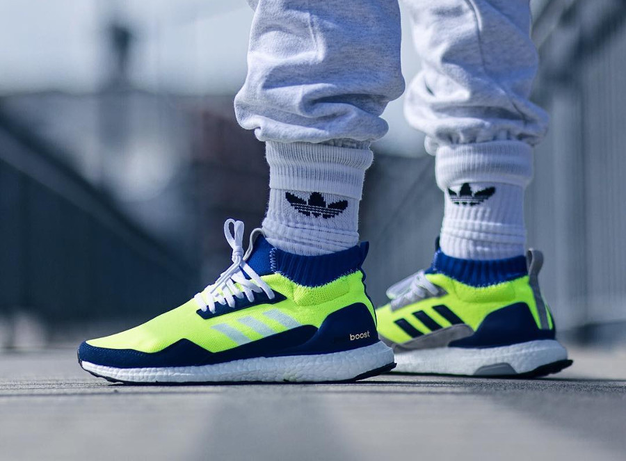 chaussure-adidas-ultraboost-mid-prototype-fluo-on-feet (3)