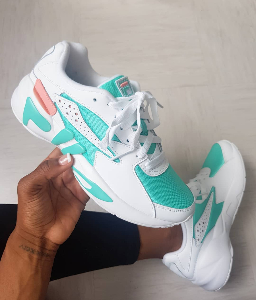 chaussure-fila-mindblower-fille-blanche-turquoise-on-feet (3)