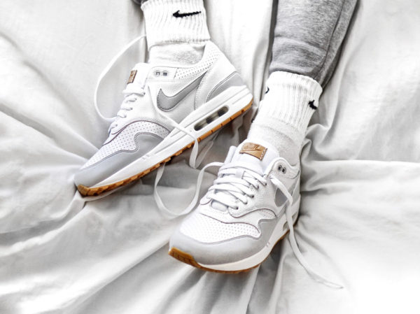 air max one white gum