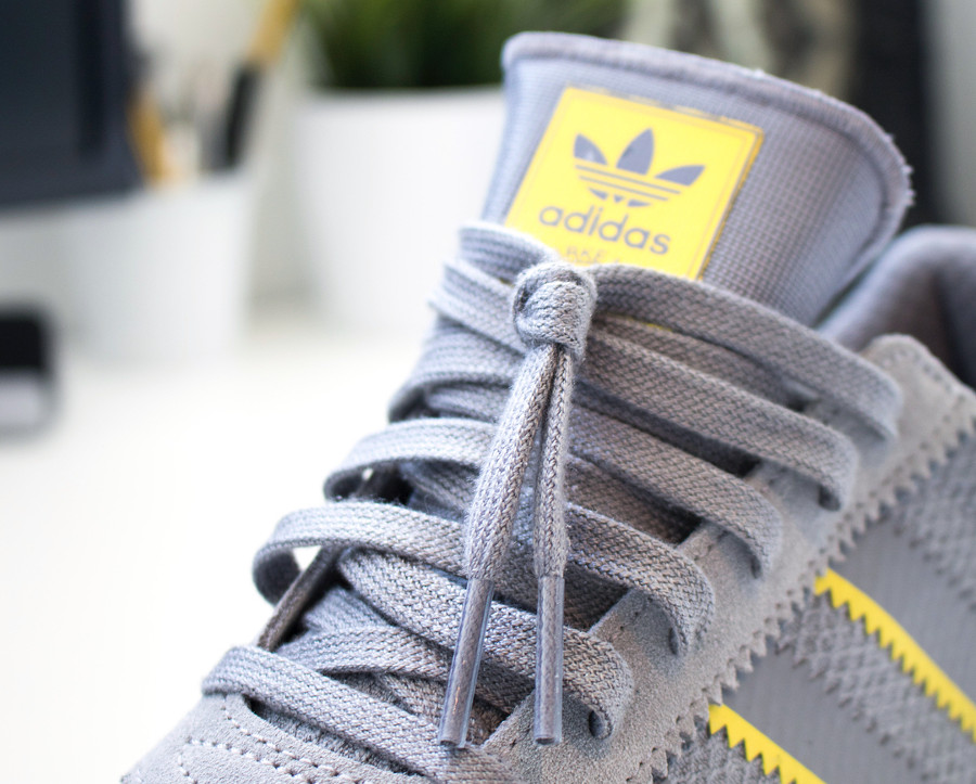 adidas grise et jaune