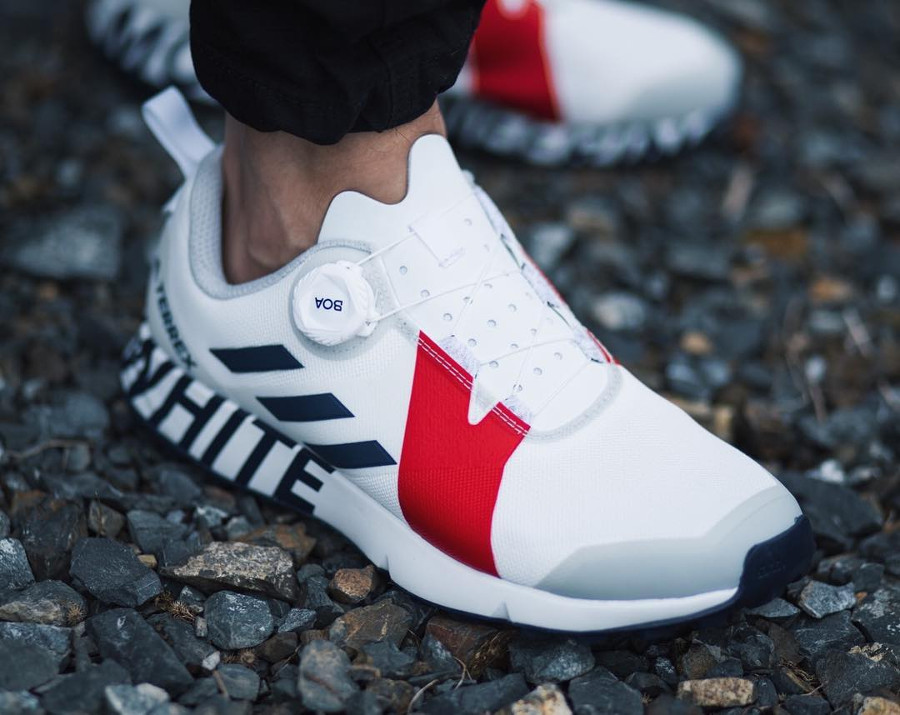 chaussure-white-mountaineering-adidas-terrex-two-boa-blanche-rouge-on-feet (2)
