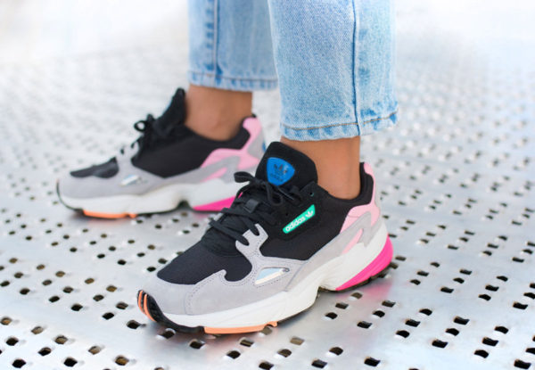 adidas falcon noir gris rose