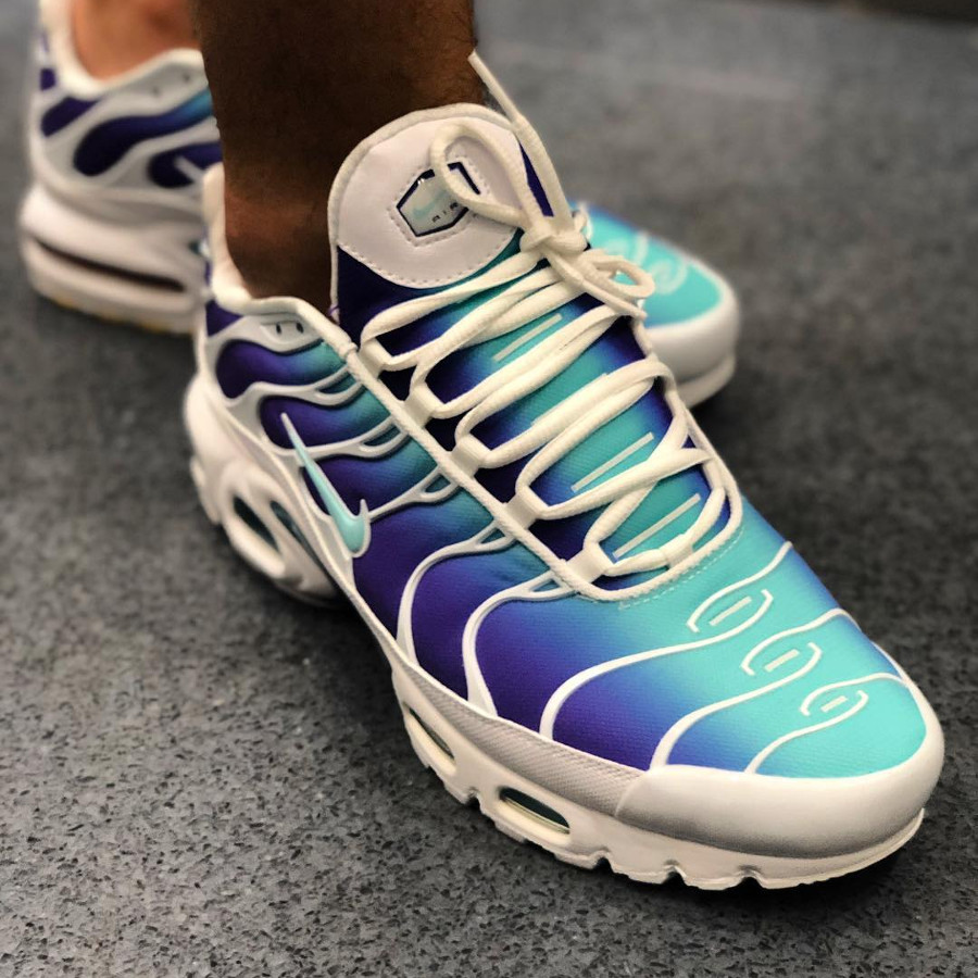 air max plus og white blue