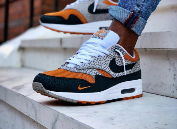 nike-air-max-1-safari-2018-black-grey-carrot-on-feet (4)