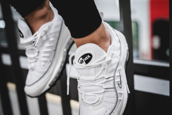 nike-air-max-98-fille-triple-white-on-feet-AH6799-103 (1)