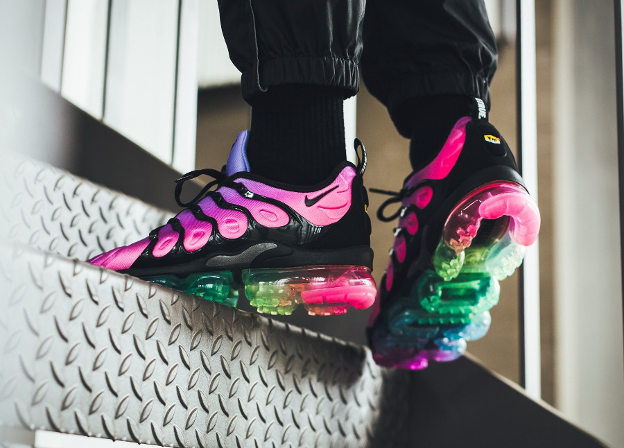 nike-air-vapormax-plus-vm-gay-pride-2018-on-feet (2)