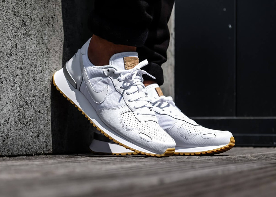 Nike air vortex shop white