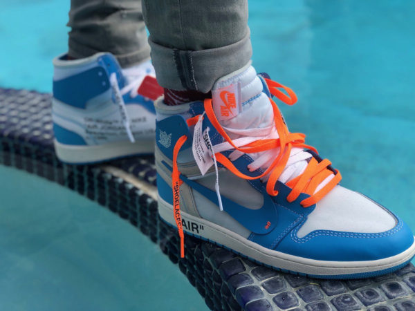 off-white-air-jordan-1-carolina-blue-on-feet (2-1)