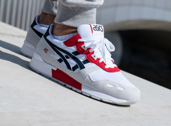 chaussure Asics Gel Lyte 'White Dark Ocean' on feet