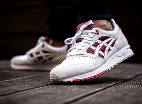 asics-tiger-gel-saga-blanche-bordeaux-rouge-on-feet-automne-2018-1193A071-103 (4)