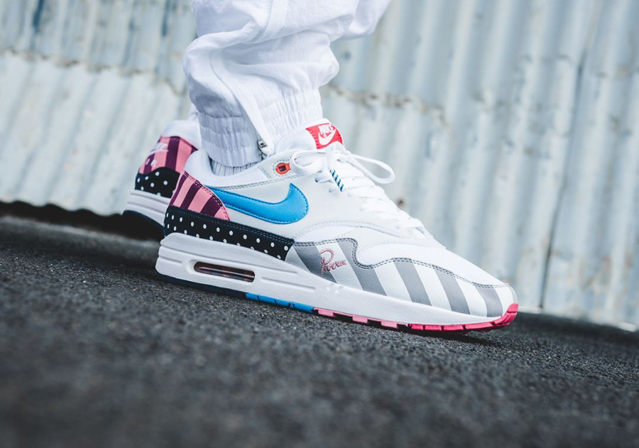 nike-air-max-1-parra-quickstrike-blanche-multicolore-on-feet (3)