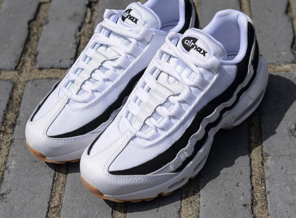 nike air max 95 fille rayures blanches et noires 307960 112 couv 600x442