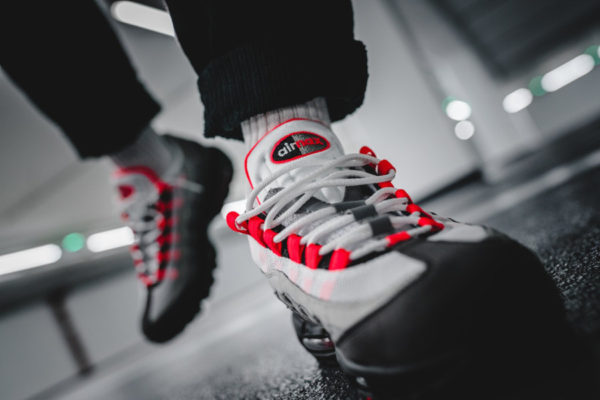 nike air max 95 og white solar red