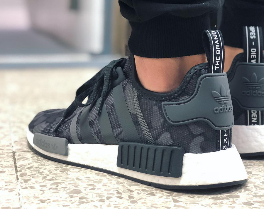 adidas-nmd-r1-camouflage-gris-on-feet-D96616 (2)