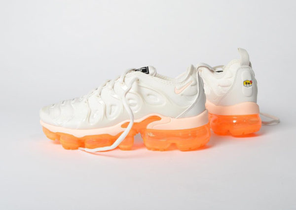 air-vapormax-plus-requin-blanc-cassé-mandarine-AO4550-005 (1)