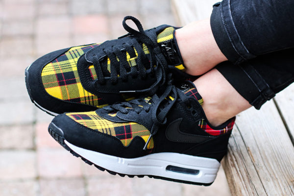 nike internationalist tartan