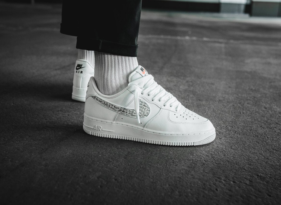 air force 1 just do it on feet