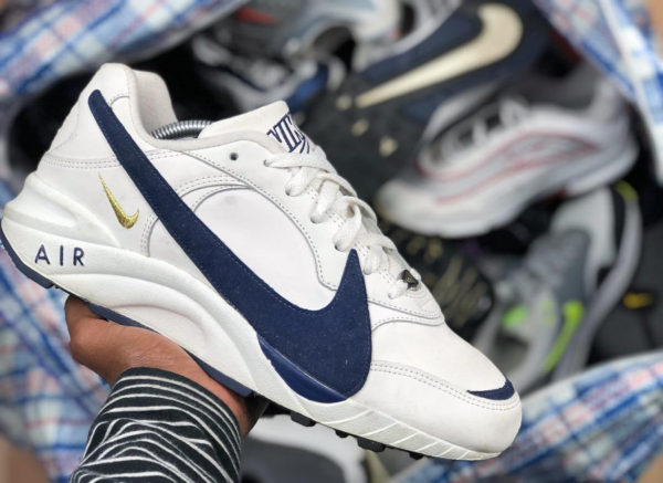 nike air grudge og blanche white navy vintage 1995 1 600x437