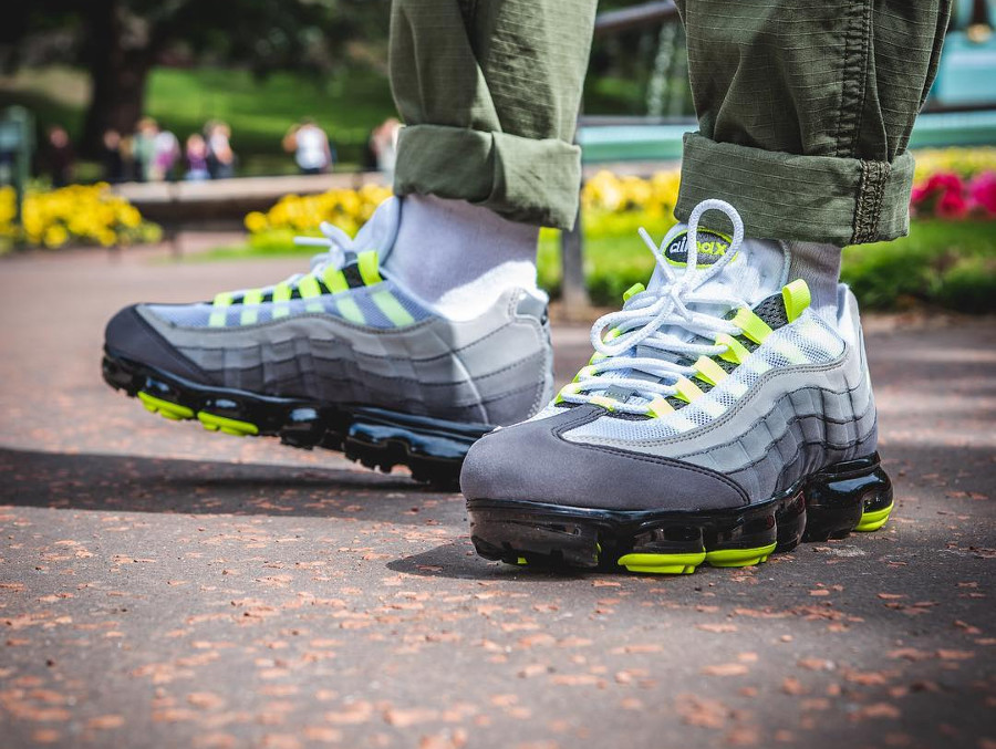 air vapor max 95 neon