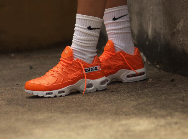 nike air max plus tn se total orange