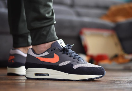 air max 1 oil grey wild mango