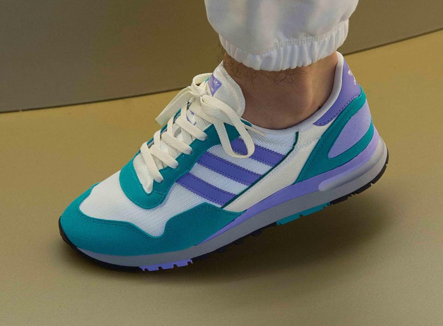 adidas-originals-Lowertree-spezial-blanc-cassé-violet-et-turquoise-on-feet (1)