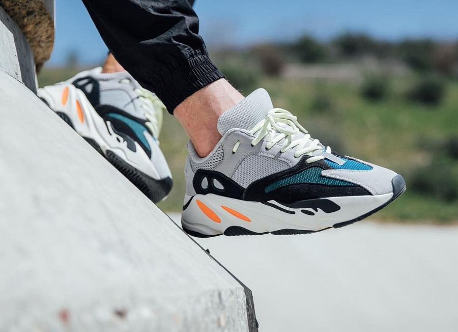 fausse yeezy 700