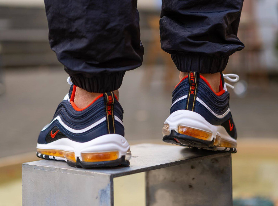 Que vaut la Nike Air Max 97 Midnight Navy Habanero Red 921826 403