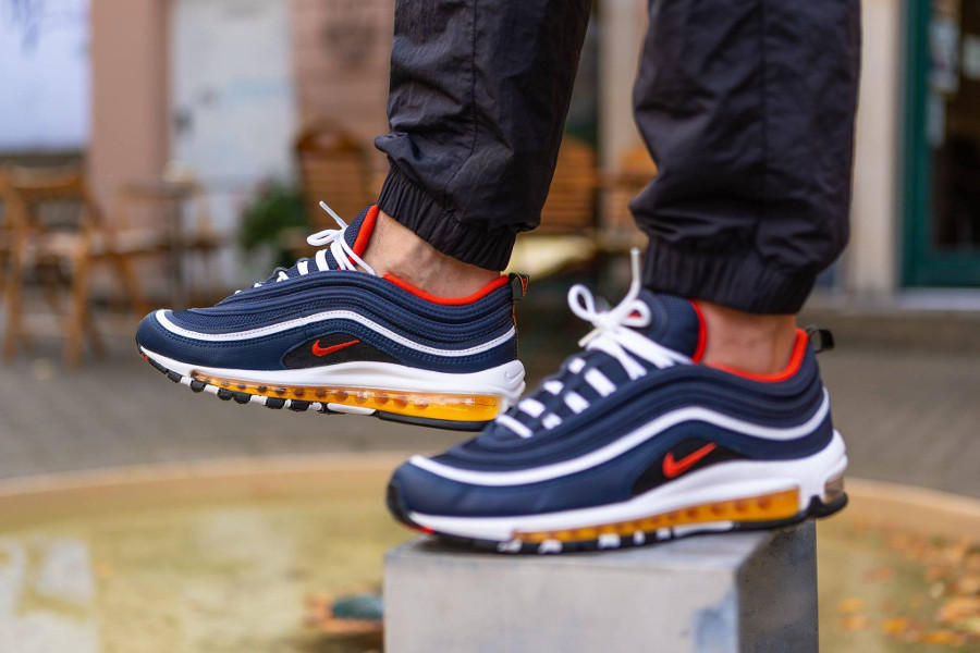 Que vaut la Nike Air 97 'Midnight Navy Habanero Red' (921826-403) ?