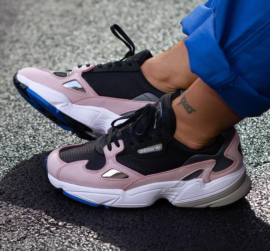 adidas falcon femme blanche et rose