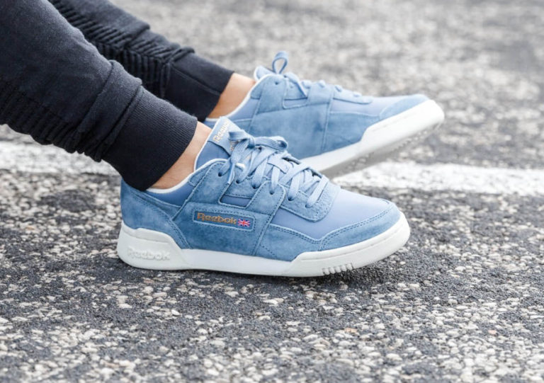 Chaussure Reebok Workout Lo Plus femme VTG Blue Slate Chalk on feet (CN3834)
