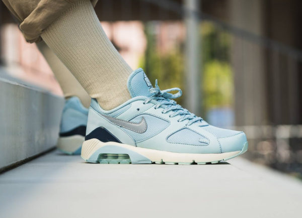 Razernij Induceren Informeer Que vaut la Nike Air Max 180 'Ice & Fire' Ocean Bliss Igloo ?