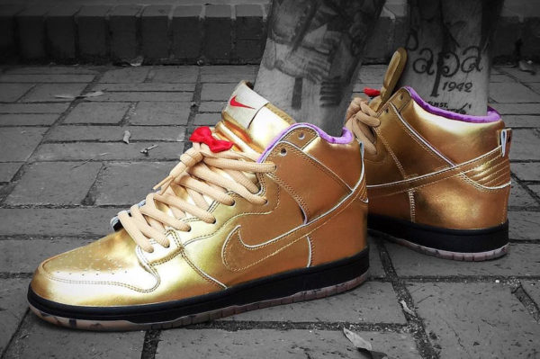 nike dunk high gold