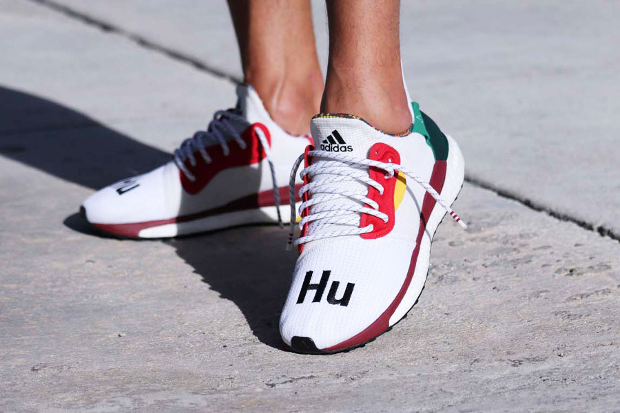 chaussure pharrell williams x adidas solar hu glide