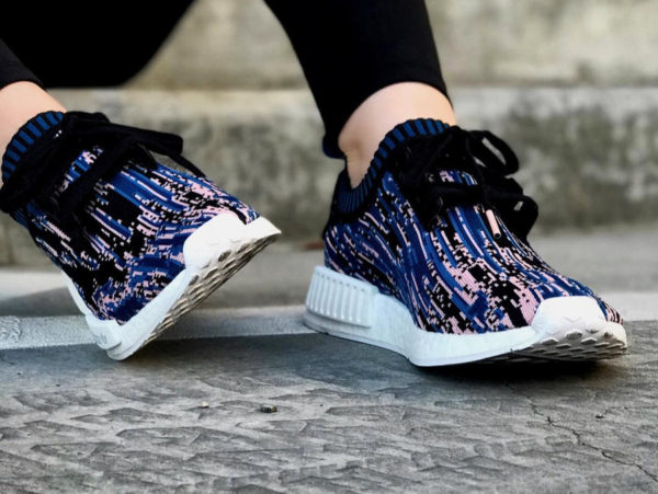 sns-adidas-nmd-r1-data-moshing-bleue-noire-et-rose-Db2842 (3)